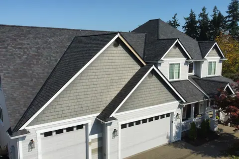 A completed Malarkey Vista roof over the garage and front elevation of a Puyallup home